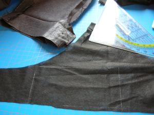 10. Klebeeinlage zur Verstärkung des Saums vorbereiten