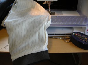 23. Ärmelnaht wieder zunähen